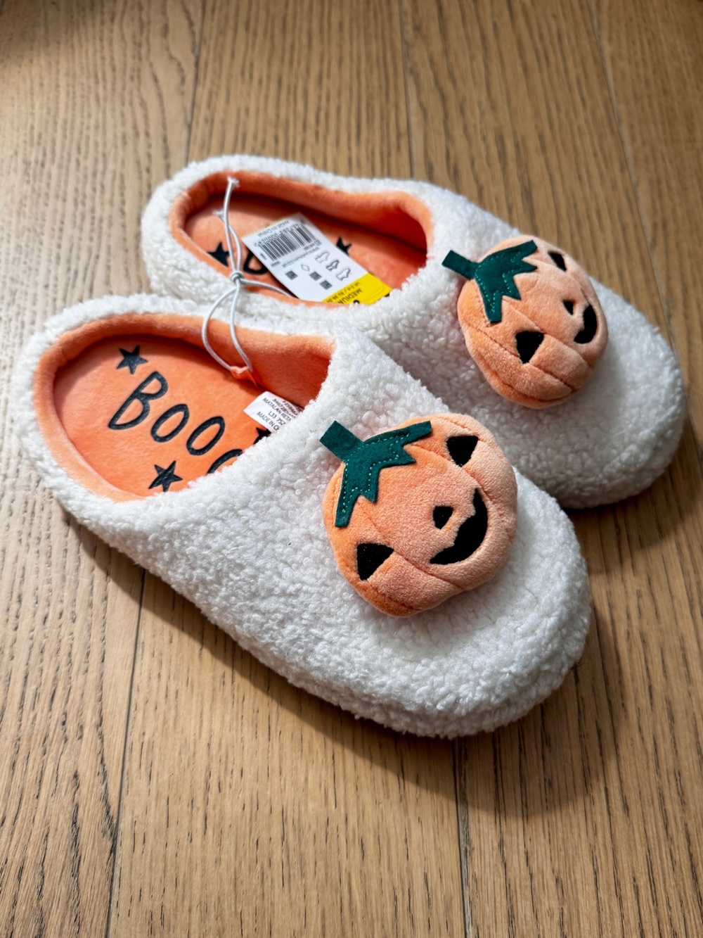 Cozy White Women's Pumpkin Accent Slippers - Cute Halloween Slip-Ons - Picture 3 of 7